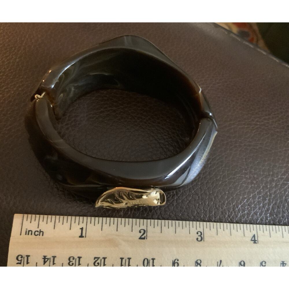 Lucite Clear Solid Wavy Bangle Bracelet Chunky Acrylic VTG Brown Coin Retro - Picture 7 of 9